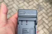 宾得k50电池怎么装?宾得k5电池盖怎么取?